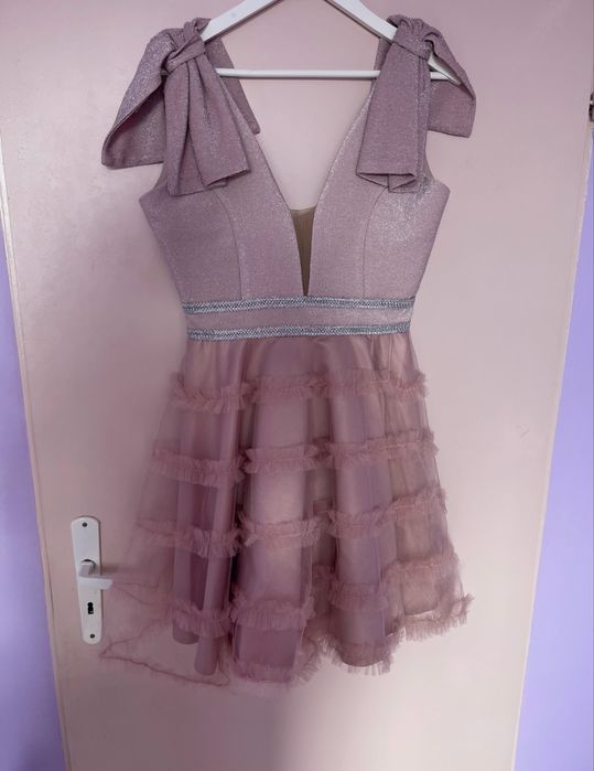 Бутикова рокля.