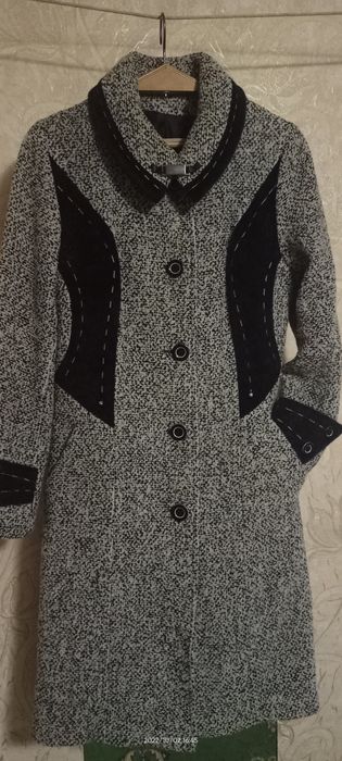 Продаётся пальто.
