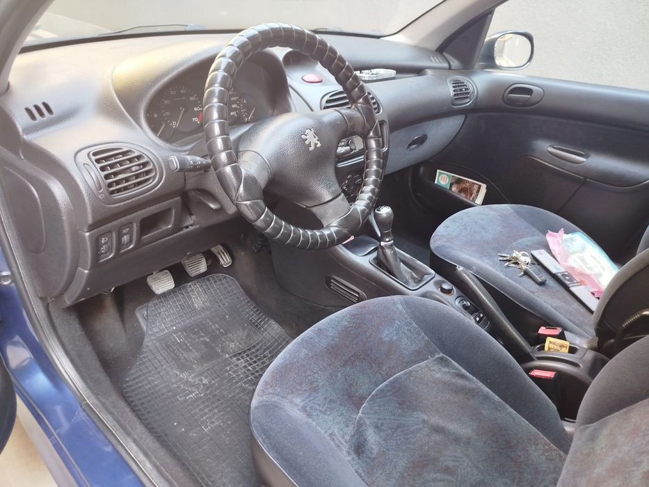 Peugeot      206