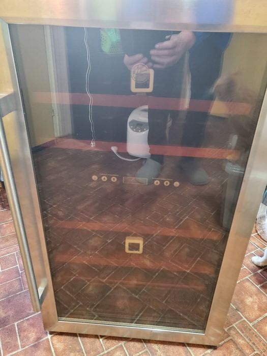 Охладител за вино,винарка Hoover