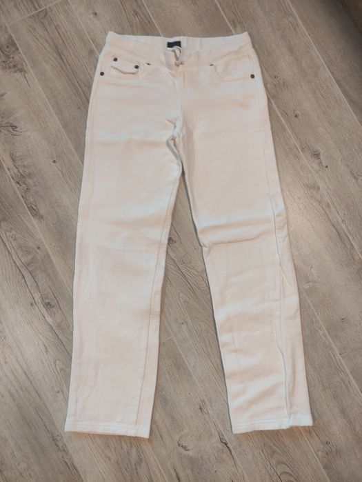 Комплект клин и блуза ватирани в бяло