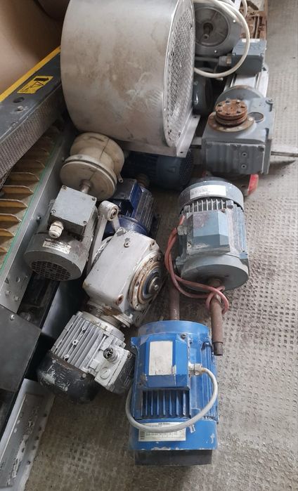 Diferite motoare electrice si reductoare mari