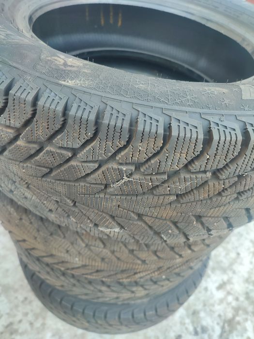 Резина зима 215/65/R16