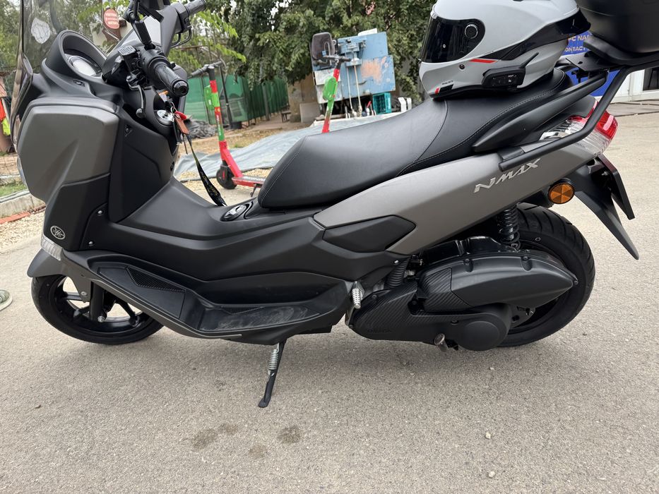 Yamaha Nmax  se conduce și cu B