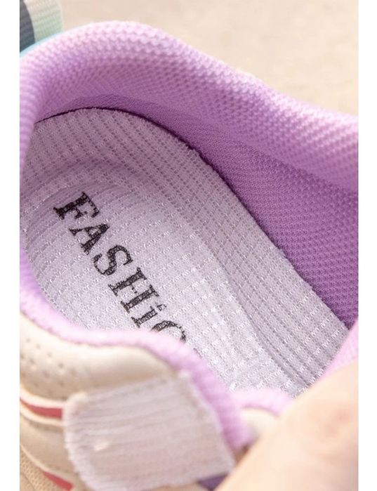 Новые детские кроссовки