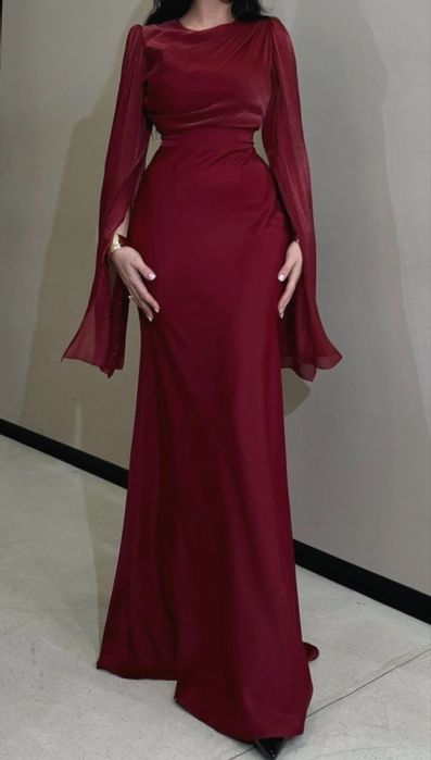 Бордовое платье