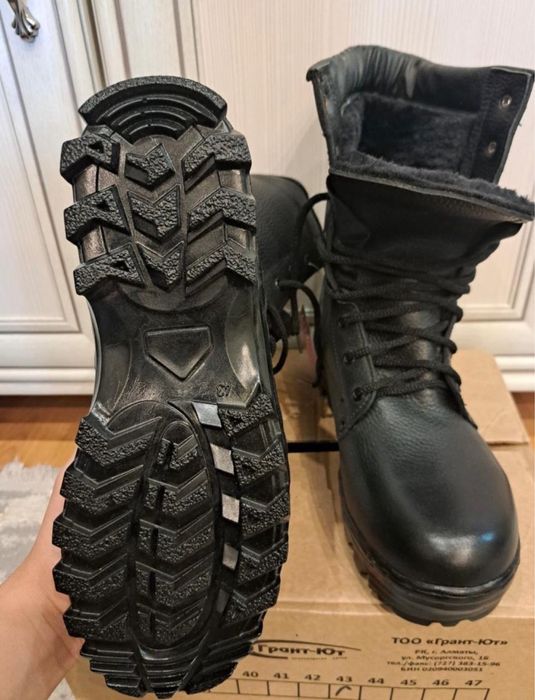 Продам зимние берцы новые