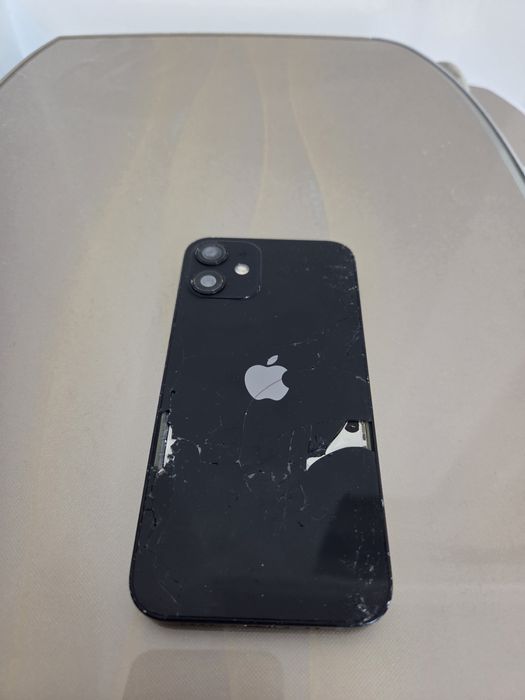 Телефон IPhone 12 mini