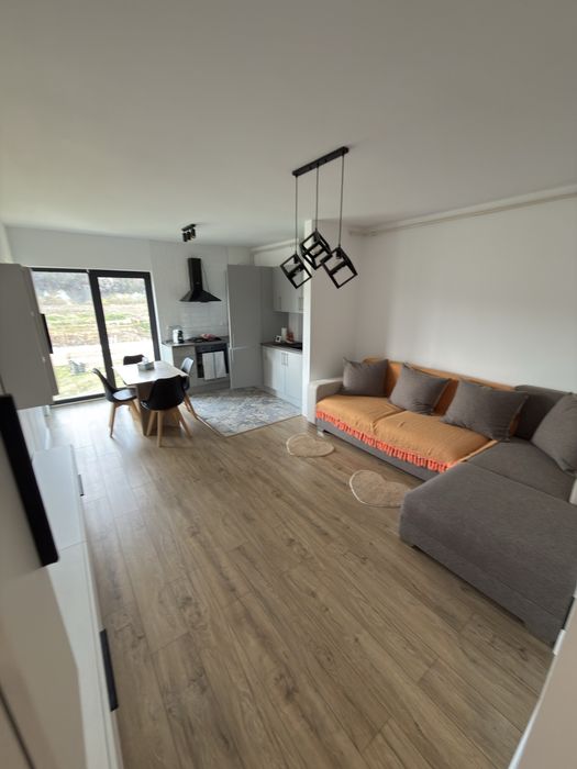 Închiriez apartament 2 camere Floreşti