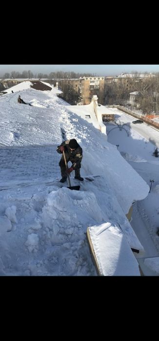 Чистка снега  с крыши