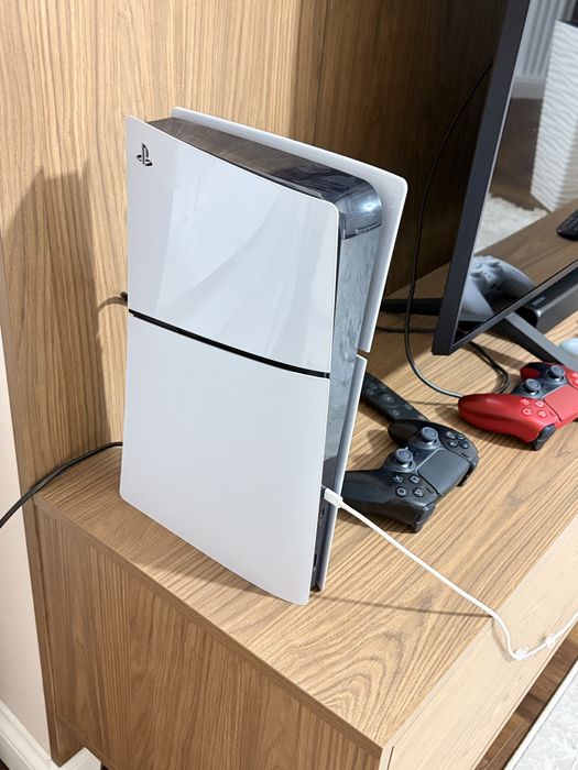 Playstation 5 slim (обмен на мак m2)