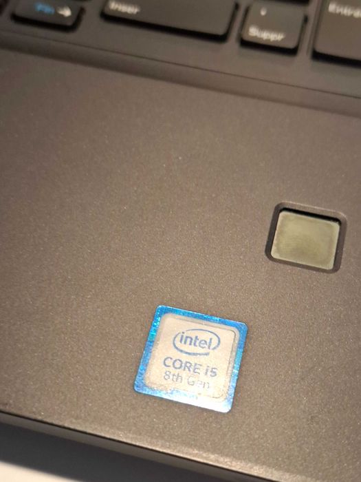 Laptop Dell cu touchscreen si i5 generatia a 8 a