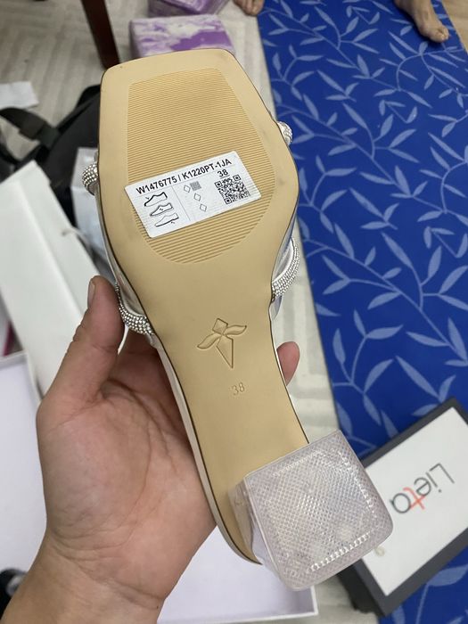 Босоножки новые