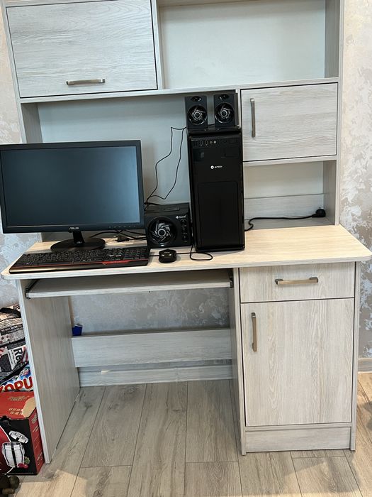 Kompyuter Asus va boshqa qo’shimcha buyumlari bilan
