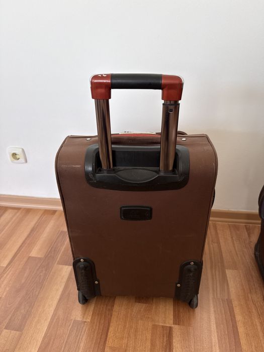 Продам чемодан в хорошем состоянии