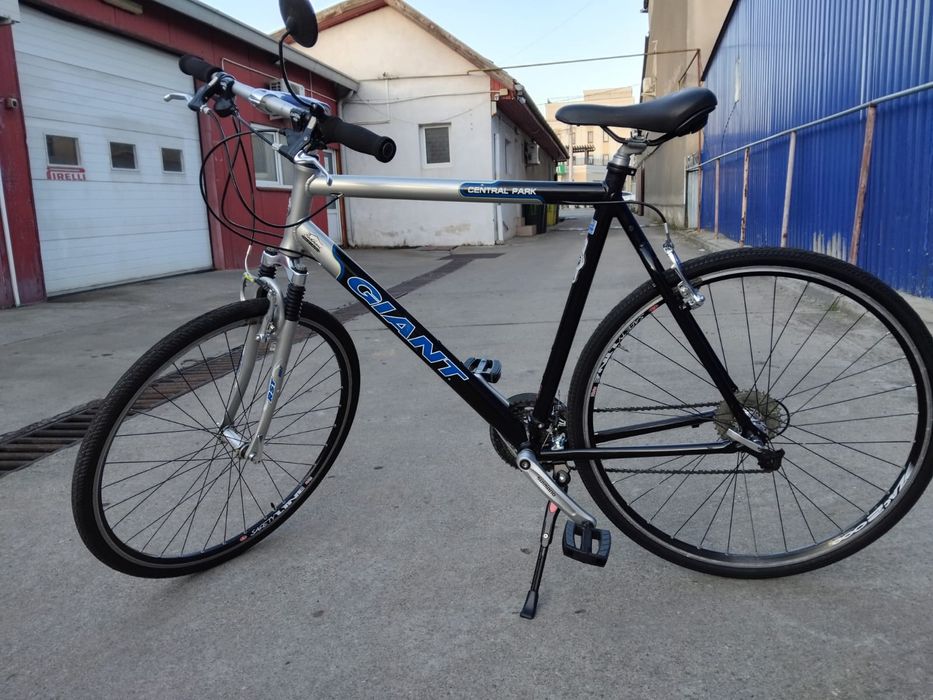 Vând bicicleta Giant din aluminiu pentru bărbați