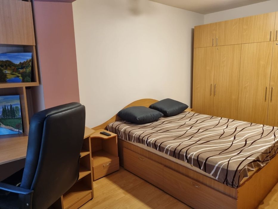 Închiriez  apartament
