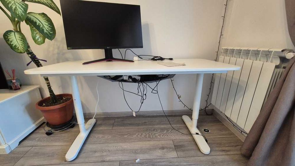 Birou IKEA BEKANT, stare foarte buna