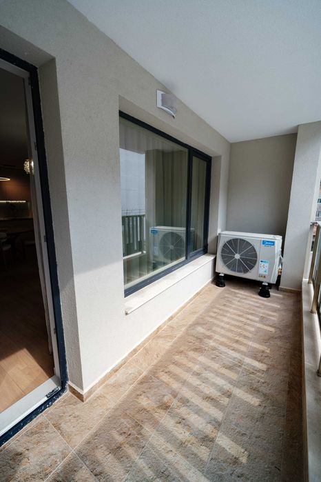 Продава се обзаведен тристаен апартамент