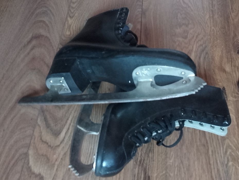 Кънки за лед ...