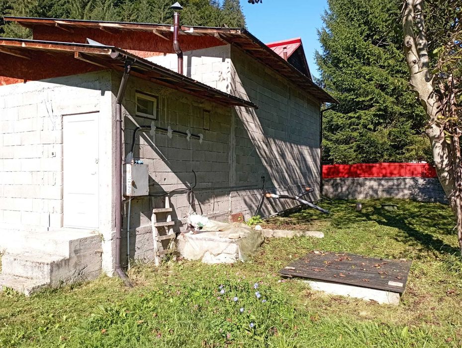 Teren +cladire de vanzare in Statiunea Voineasa