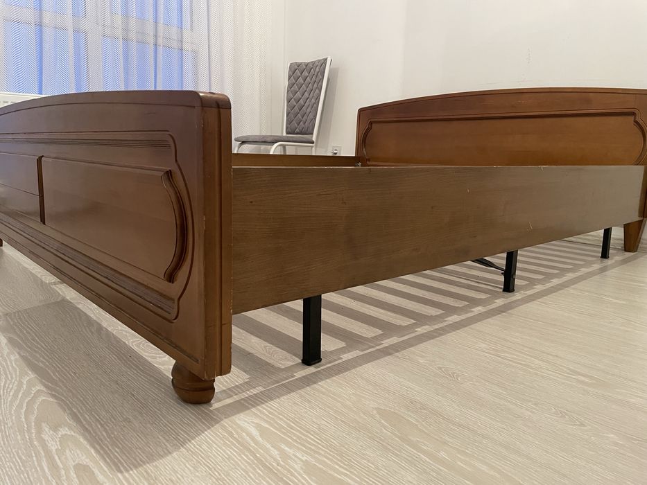 Продам двуспальную кровать