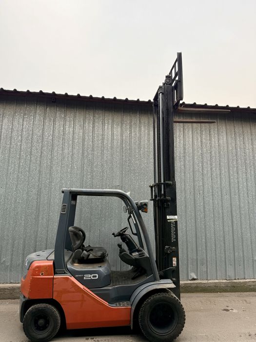 Вилочный Погрузчик Toyota 8FG20