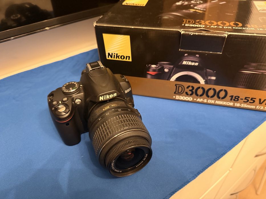 Kit aparat foto Nikon D3000 + accesorii