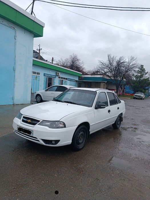 Nexia 2 2015 yil 1.6 mator srochna sotiladi