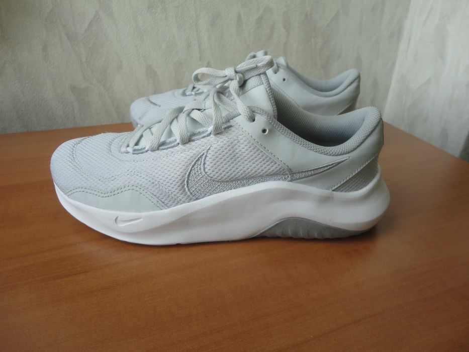 N41 Nike Legend Essential 3/дамски маратонки