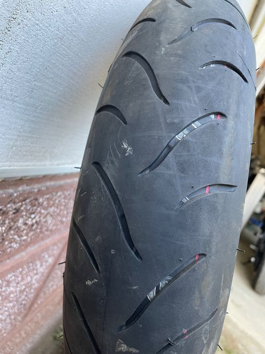 Пистова предна гума Bridgestone 130/70 R16 ДОТ 23