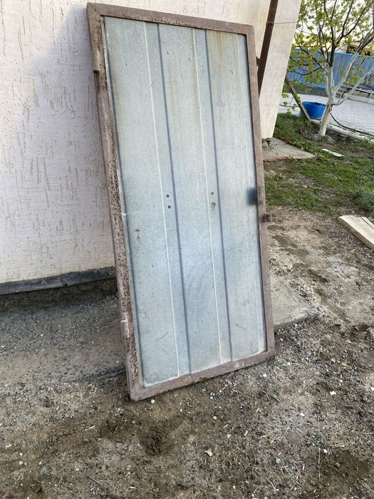 Железная дверь.