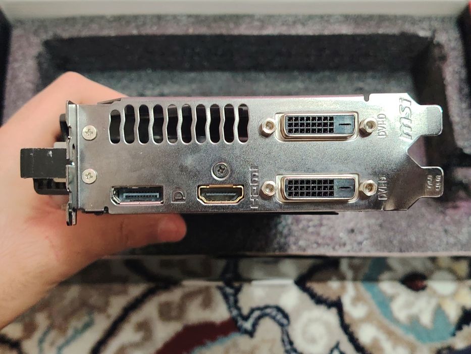 Продам видеокарту R9 290 4gb Msi