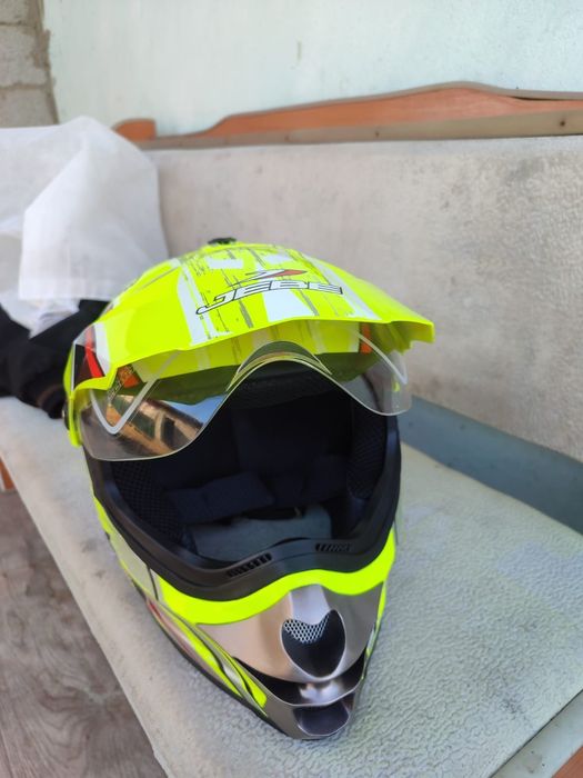 Продам мотошлем новый