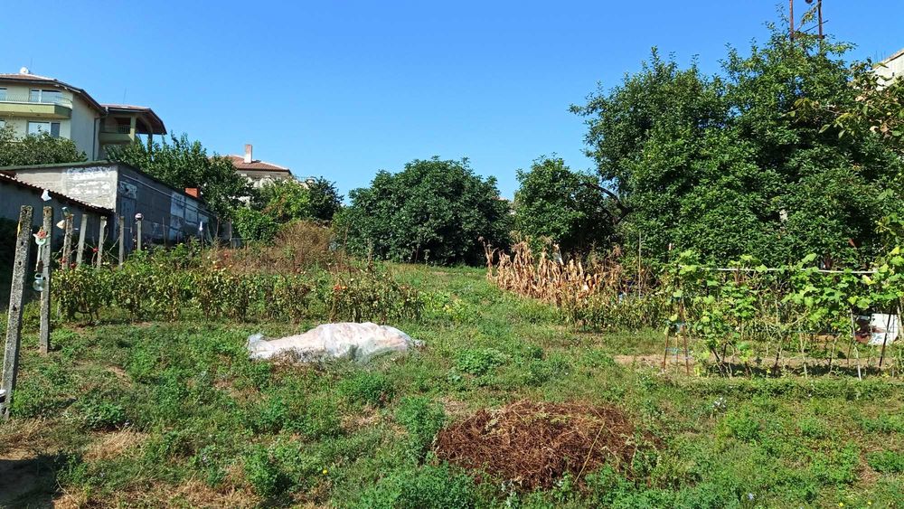 Продавам парцел в гр.Бяла, област Варна – 676 кв.м.