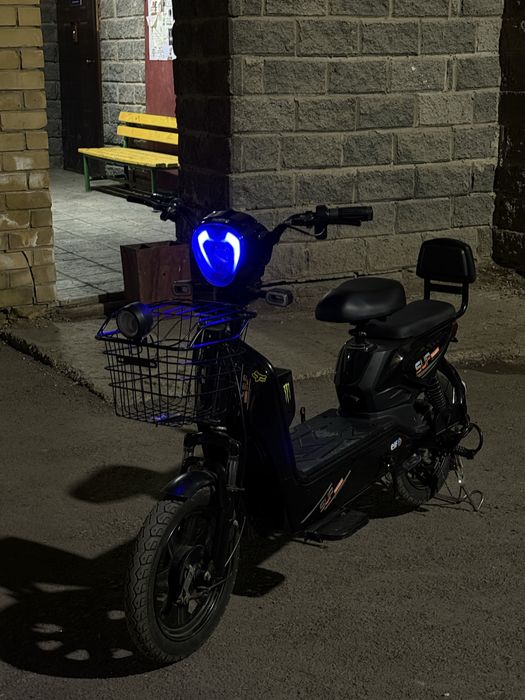 Продаю электроскутер SUP