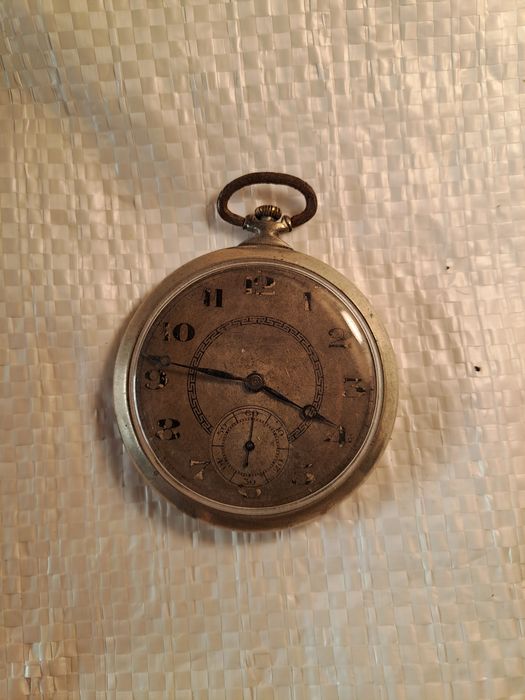 Продавам часовник за ремонт