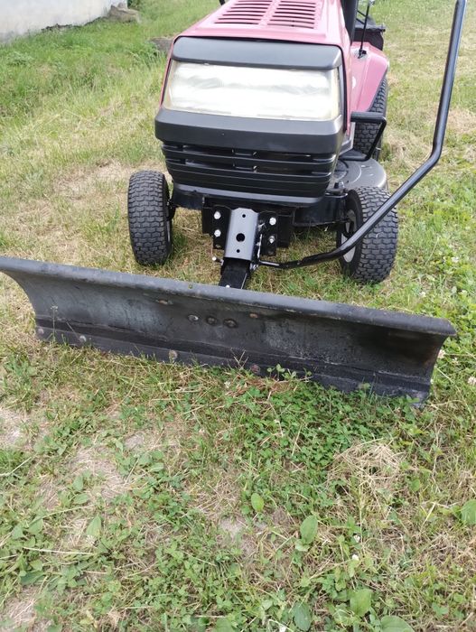 Tractoras tuns iarba MTD