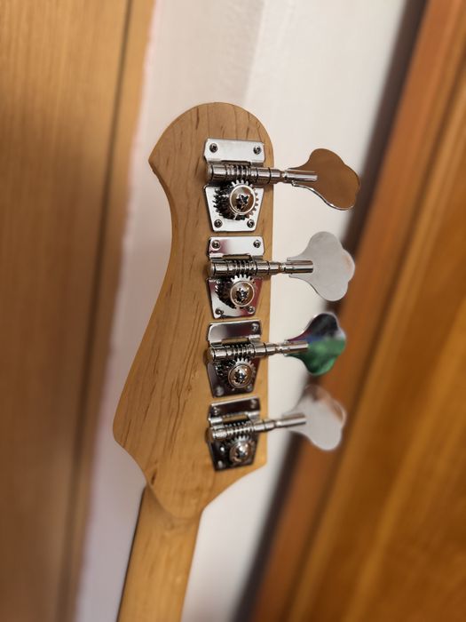 Bass electric + amplificator – set complet, stare foarte bună