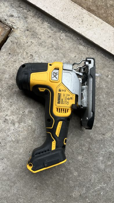 Vand Fierastrau pendular Dewalt DCS355