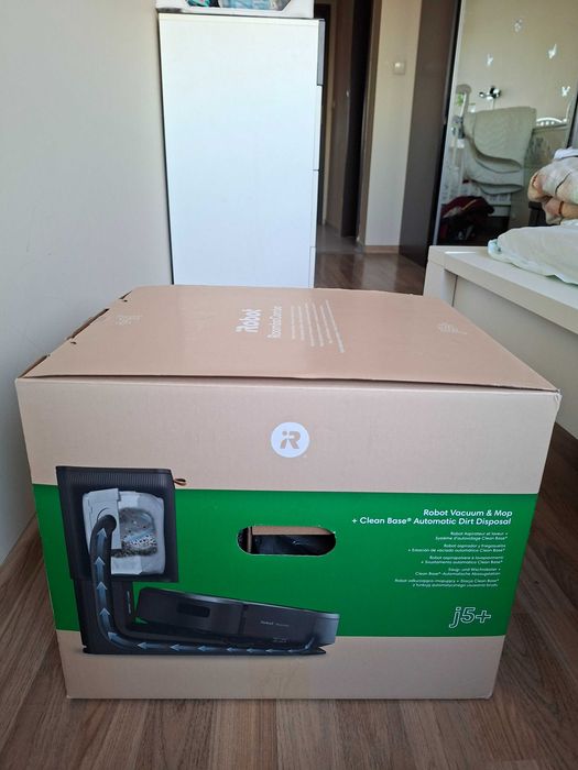 Робот прахосмукачка с моп iRobot Roomba Combo j5+