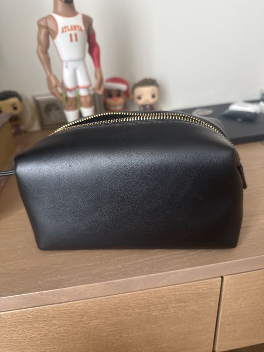 Две космитички moschino и diesel