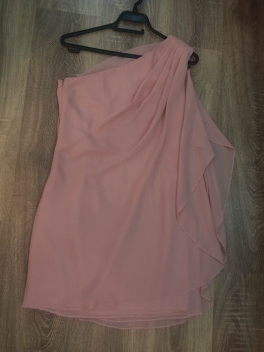 Нова рокля  VRS M (няма еластичност)15 лв 
Цена