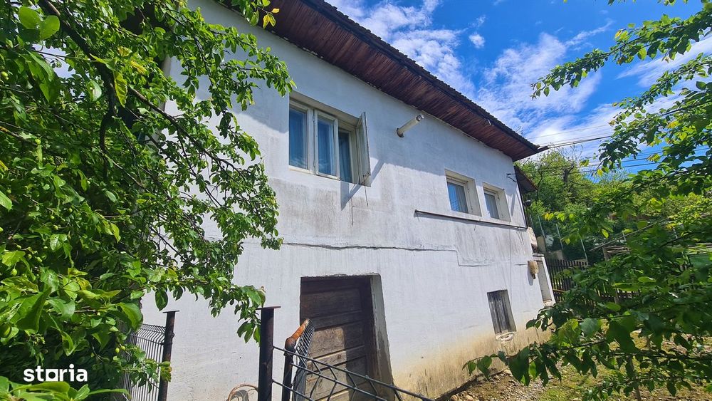 Casă de vânzare în Curtea de Argeș.
