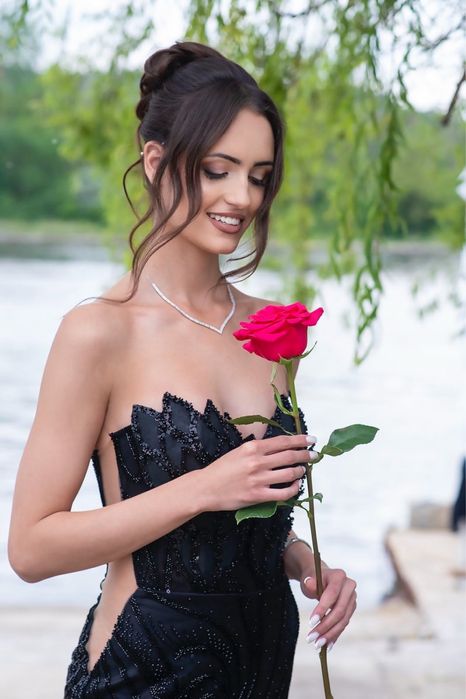 Черна бална рокля