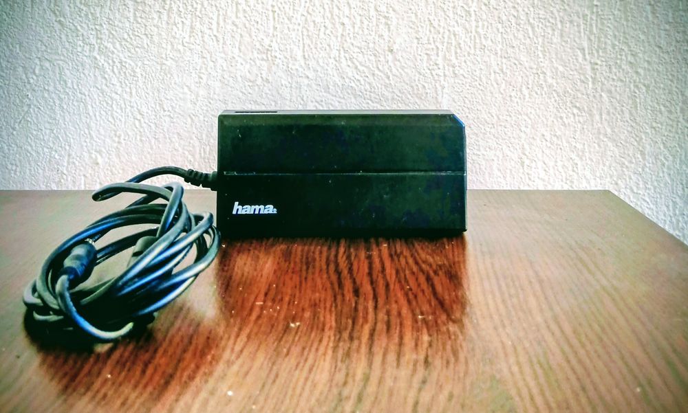 Vând sursă Hama FS-NA1  pentru  alimentare laptop și alte dispozitive.