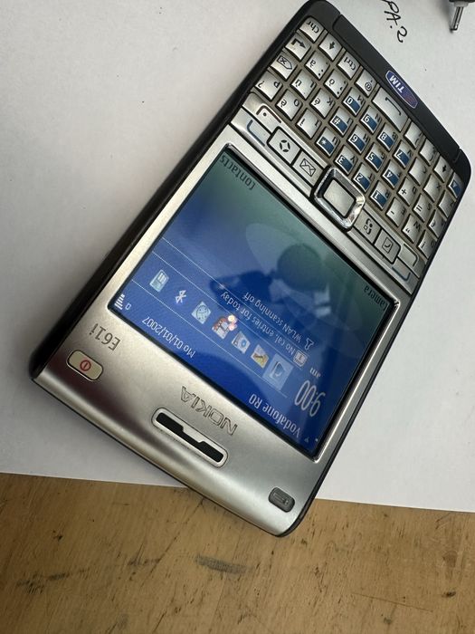 Nokia e61 cu multe botoane mici argintii