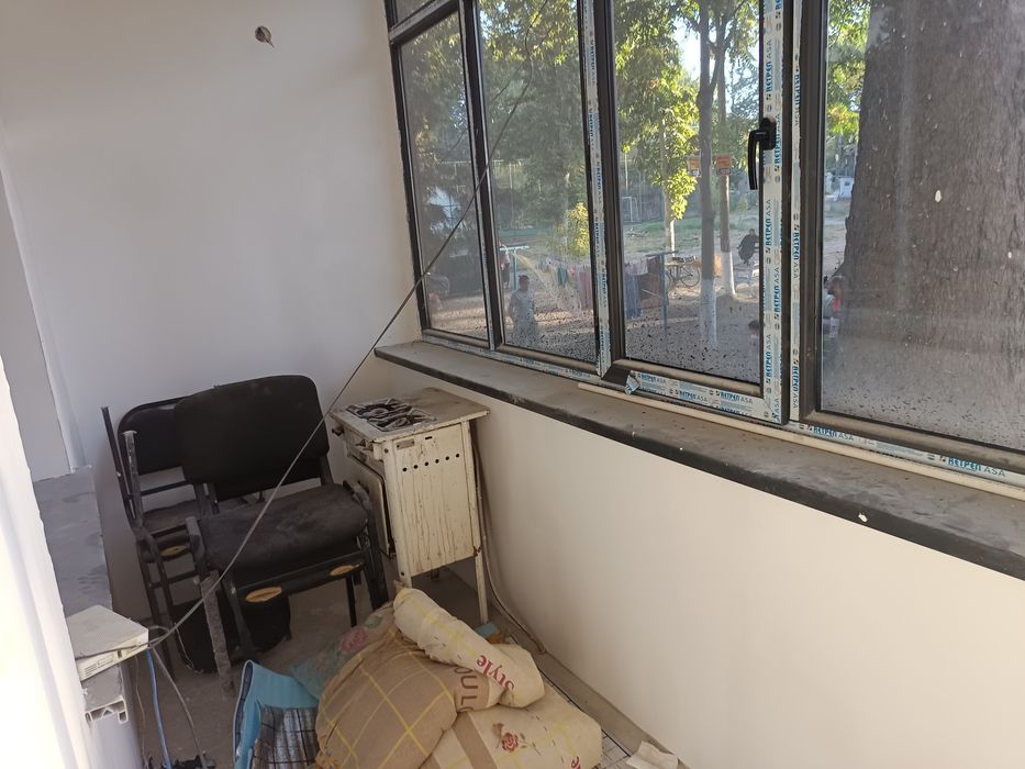 Уй сотилади 2 хоналидан 3 та