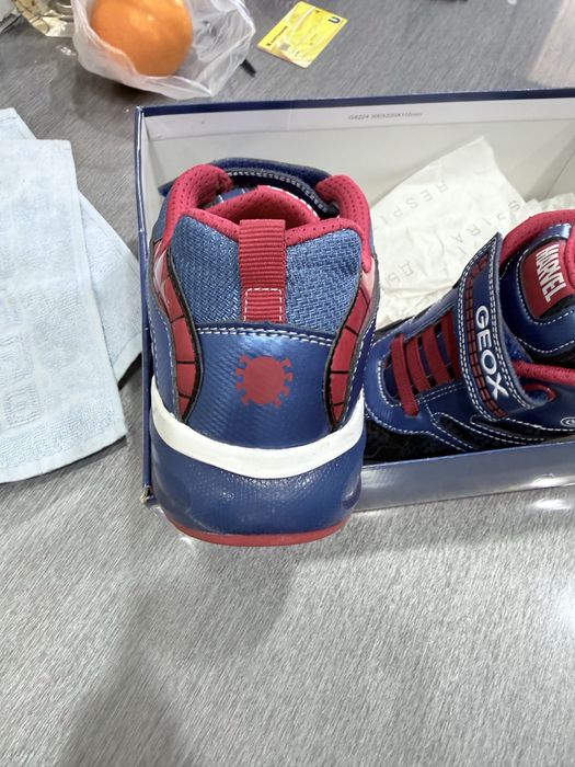 Продаются кроссовки 38 размер Geox