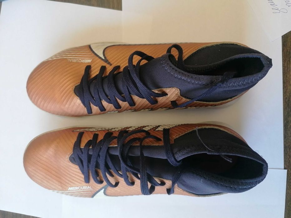 Футболни маратонки